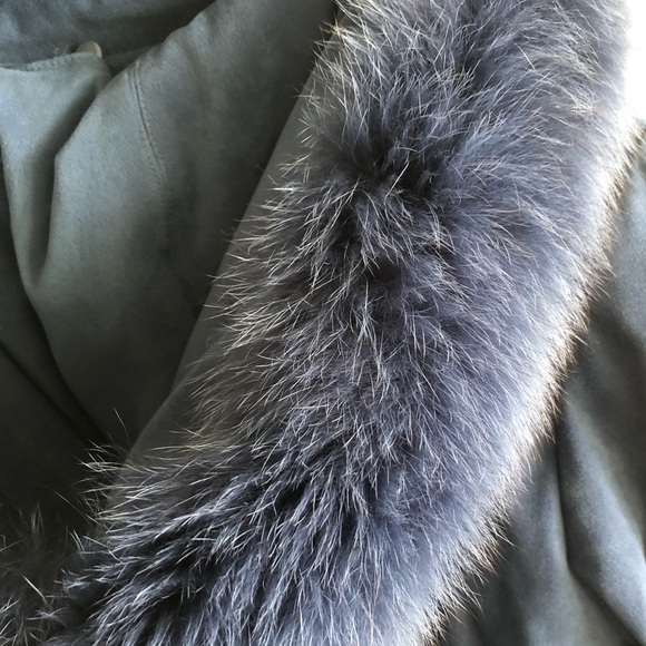 NUAGE long jacket with real Fox fur with detachable hoodie. - Picture 4 of 7